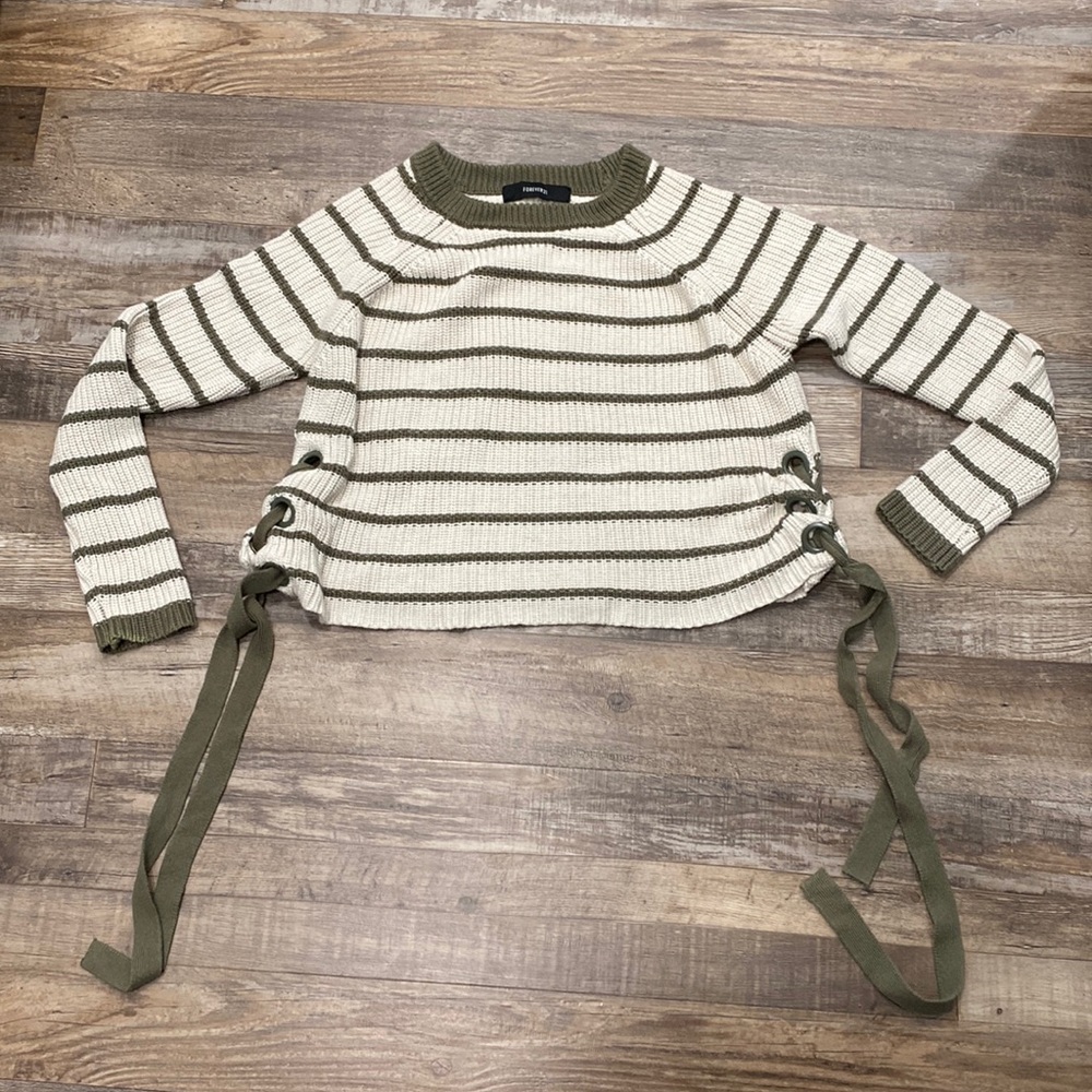 Forever 21 • Cropped knit sweater